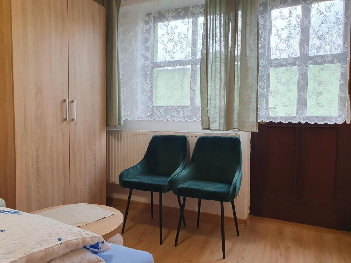 Pension Zeleny Strom Mikulov Exterior foto